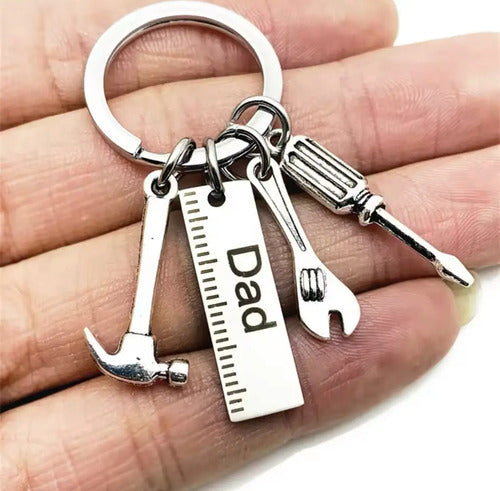 Llavero Dad con dijes de herramientas para regalar a papá