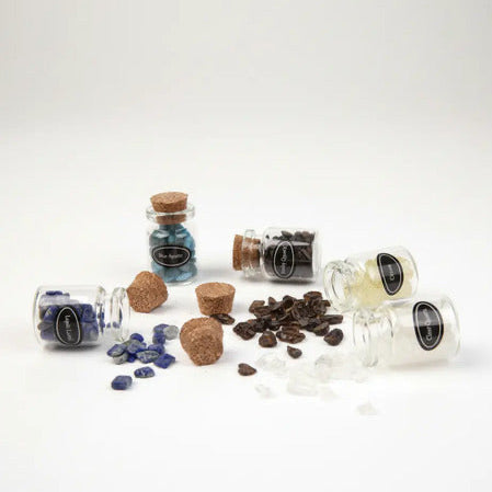 Set de 12 botellas de piedras naturales y cuarzos decorativos